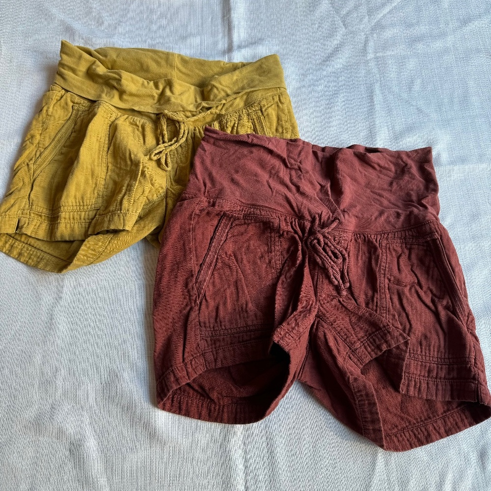 Lot of 2 Old Navy Maternity Shorts - Size Small